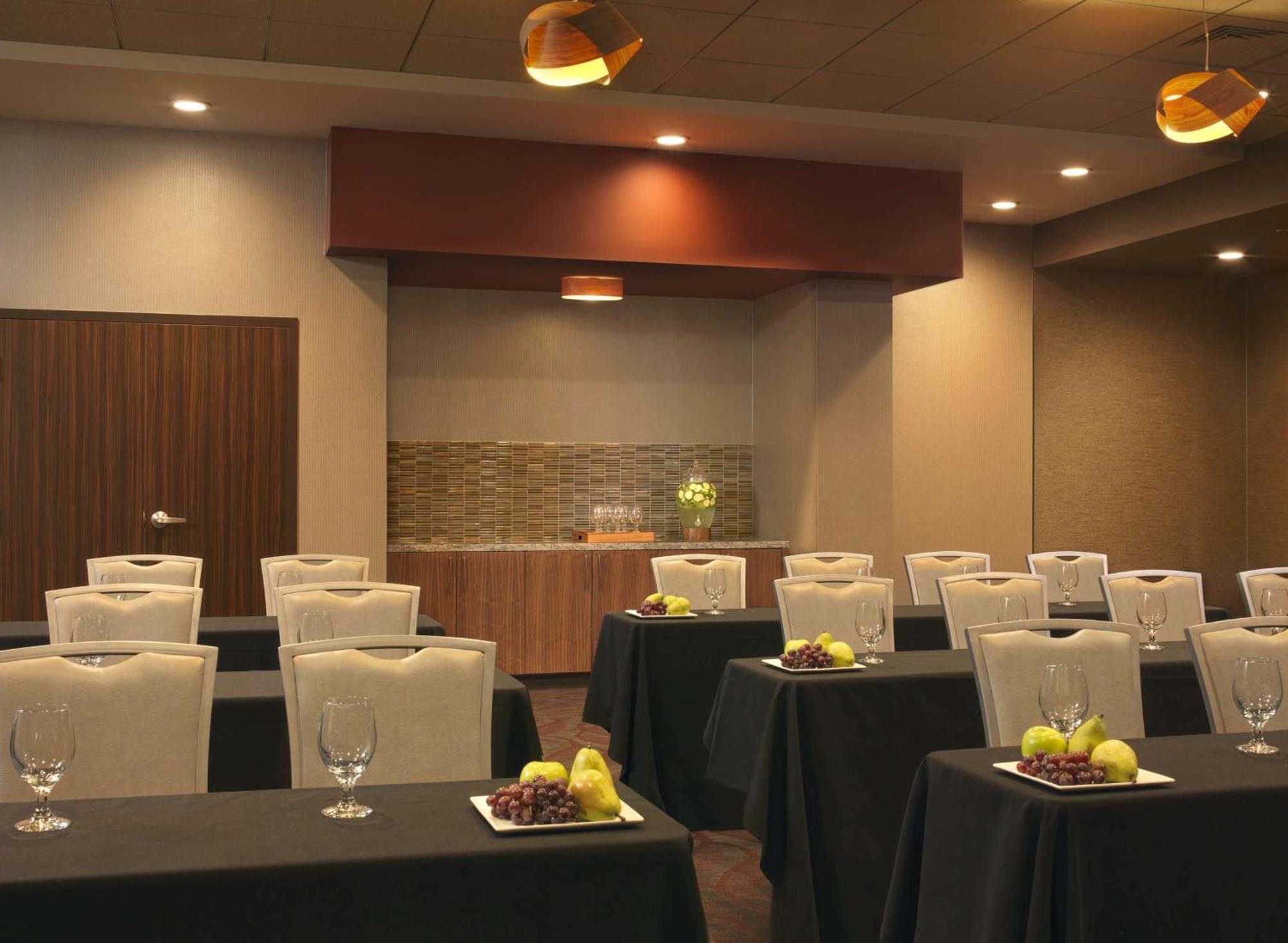 The Broadway Columbia - A Doubletree By Hilton Hotel Exterior photo